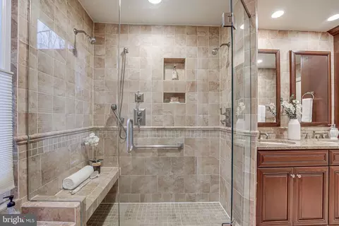 Bath - 6600 Baymeadow Ct, Mclean, VA 22101 photo 4 of 10