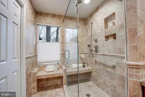 Bath - 6600 Baymeadow Ct, Mclean, VA 22101 photo 5 of 10