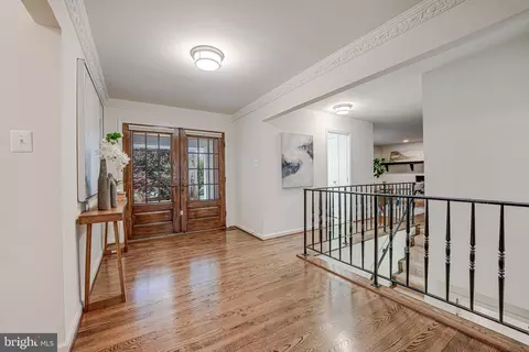 Entry Way - 6600 Baymeadow Ct, Mclean, VA 22101 photo 2 of 7