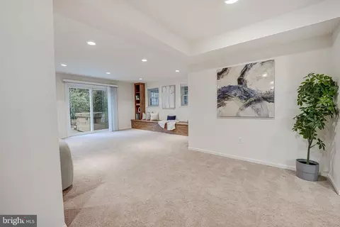 Living - 6600 Baymeadow Ct, Mclean, VA 22101 photo 6 of 9
