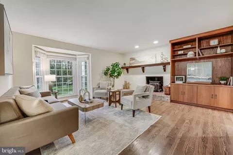 Living - 6600 Baymeadow Ct, Mclean, VA 22101 photo 3 of 9