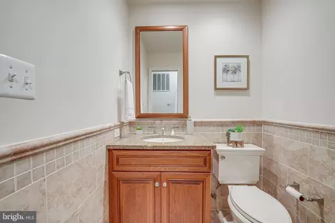 Bath - 6600 Baymeadow Ct, Mclean, VA 22101 photo 1 of 10
