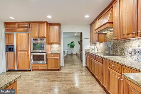 Kitchen - 6600 Baymeadow Ct, Mclean, VA 22101 photo 4 of 6