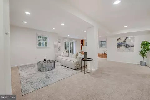 Living - 6600 Baymeadow Ct, Mclean, VA 22101 photo 5 of 9