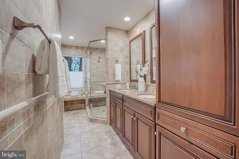 Bath - 6600 Baymeadow Ct, Mclean, VA 22101 photo 2 of 10