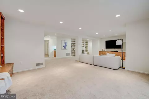 Living - 6600 Baymeadow Ct, Mclean, VA 22101 photo 9 of 9