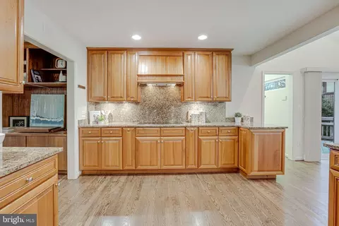Kitchen - 6600 Baymeadow Ct, Mclean, VA 22101 photo 3 of 6