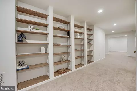 Entry Way - 6600 Baymeadow Ct, Mclean, VA 22101 photo 6 of 7