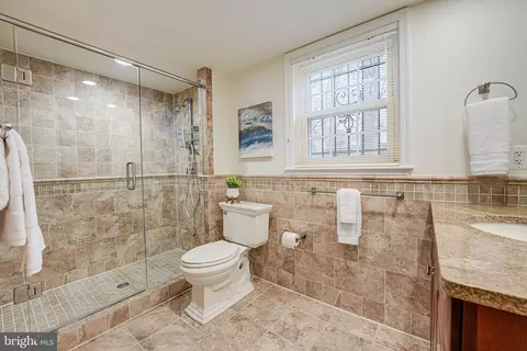 Bath - 6600 Baymeadow Ct, Mclean, VA 22101 photo 8 of 10