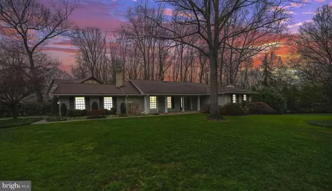 Exterior - 6600 Baymeadow Ct, Mclean, VA 22101 photo 2 of 20