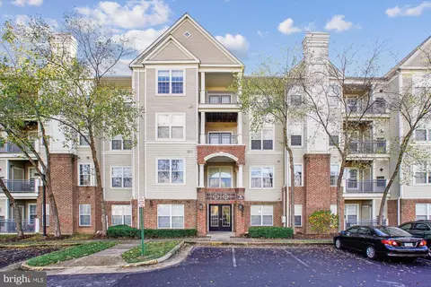 3021 Nicosh Cir #1101, Falls Church, VA 22042
