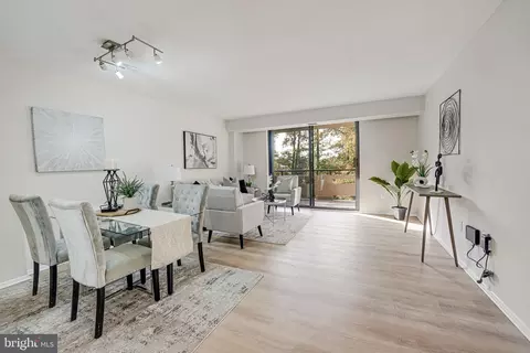 Dining - 1808 Old Meadow Rd #802, Mclean, VA 22102 photo 1 of 2