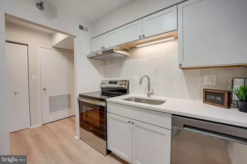 Kitchen - 1808 Old Meadow Rd #802, Mclean, VA 22102 photo 1 of 6