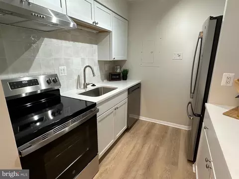 Kitchen - 1808 Old Meadow Rd #802, Mclean, VA 22102 photo 3 of 6
