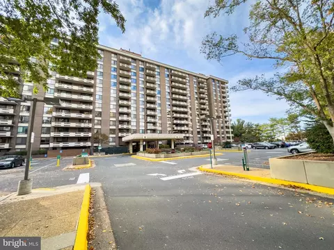 1808 Old Meadow Rd #802, Mclean, VA 22102