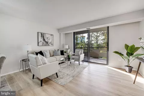Living - 1808 Old Meadow Rd #802, Mclean, VA 22102 photo 1 of 3