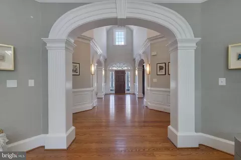 Entry Way - 8115 Spring Hill Farm Dr, Mclean, VA 22102 photo 3 of 21