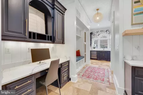 Entry Way - 8115 Spring Hill Farm Dr, Mclean, VA 22102 photo 8 of 21