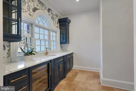 Entry Way - 8115 Spring Hill Farm Dr, Mclean, VA 22102 photo 11 of 21