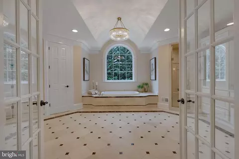 Entry Way - 8115 Spring Hill Farm Dr, Mclean, VA 22102 photo 14 of 21