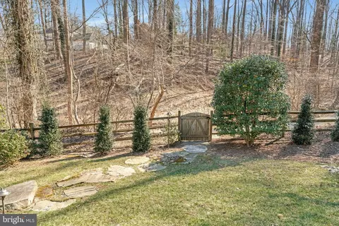 Exterior - 8115 Spring Hill Farm Dr, Mclean, VA 22102 photo 19 of 23