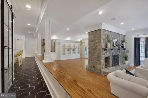 Entry Way - 8115 Spring Hill Farm Dr, Mclean, VA 22102 photo 20 of 21
