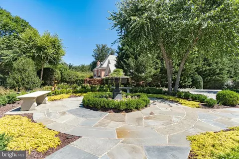 Exterior - 8115 Spring Hill Farm Dr, Mclean, VA 22102 photo 3 of 23