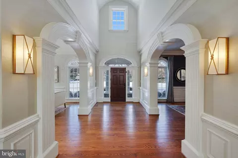 Entry Way - 8115 Spring Hill Farm Dr, Mclean, VA 22102 photo 4 of 21