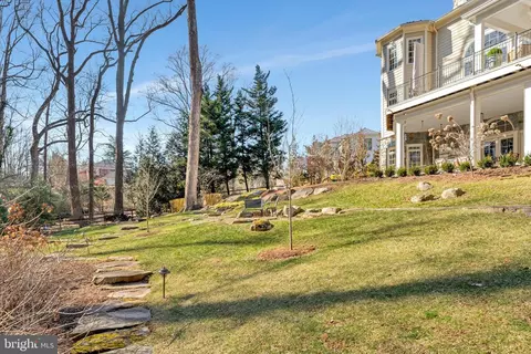 Exterior - 8115 Spring Hill Farm Dr, Mclean, VA 22102 photo 17 of 23
