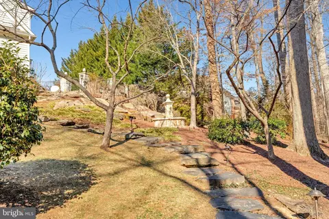 Exterior - 8115 Spring Hill Farm Dr, Mclean, VA 22102 photo 23 of 23