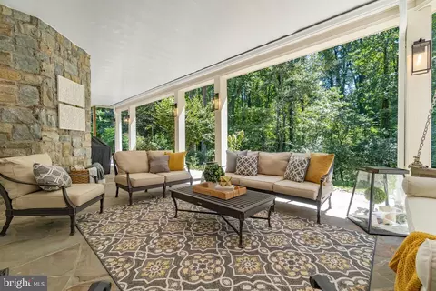 Exterior - 8115 Spring Hill Farm Dr, Mclean, VA 22102 photo 11 of 23
