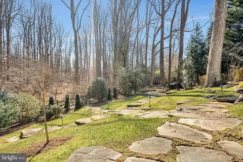 Exterior - 8115 Spring Hill Farm Dr, Mclean, VA 22102 photo 20 of 23