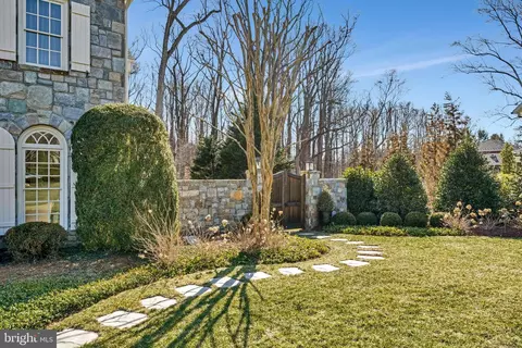 Exterior - 8115 Spring Hill Farm Dr, Mclean, VA 22102 photo 14 of 23