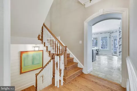 Entry Way - 8115 Spring Hill Farm Dr, Mclean, VA 22102 photo 12 of 21
