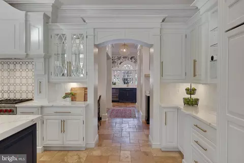 Entry Way - 8115 Spring Hill Farm Dr, Mclean, VA 22102 photo 7 of 21