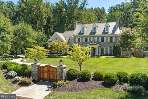 8115 Spring Hill Farm Dr, Mclean, VA 22102