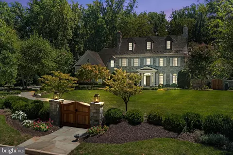 Exterior - 8115 Spring Hill Farm Dr, Mclean, VA 22102 photo 6 of 23