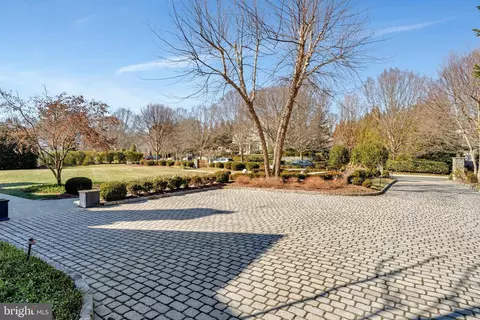 Exterior - 8115 Spring Hill Farm Dr, Mclean, VA 22102 photo 13 of 23
