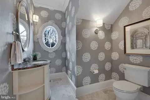 Bath - 8115 Spring Hill Farm Dr, Mclean, VA 22102 photo 1 of 9