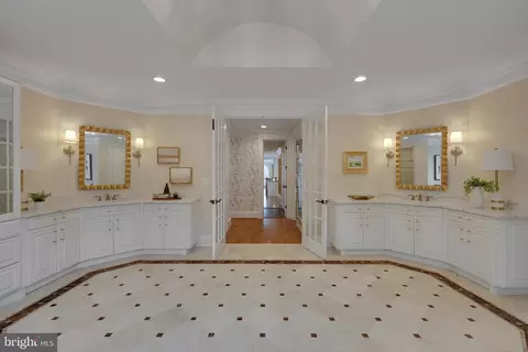 Entry Way - 8115 Spring Hill Farm Dr, Mclean, VA 22102 photo 15 of 21