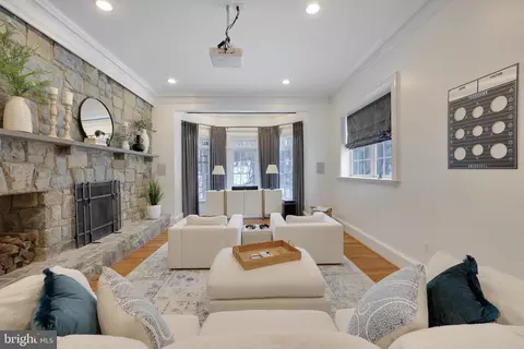 Living - 8115 Spring Hill Farm Dr, Mclean, VA 22102 photo 7 of 12