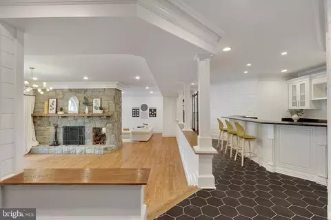 Entry Way - 8115 Spring Hill Farm Dr, Mclean, VA 22102 photo 18 of 21