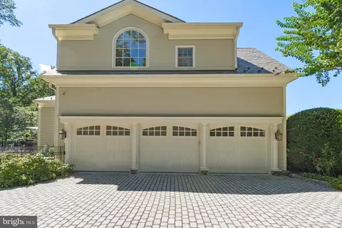 Exterior - 8115 Spring Hill Farm Dr, Mclean, VA 22102 photo 12 of 23