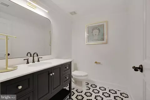 Bath - 8115 Spring Hill Farm Dr, Mclean, VA 22102 photo 8 of 9