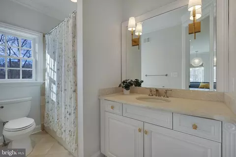 Bath - 8115 Spring Hill Farm Dr, Mclean, VA 22102 photo 7 of 9