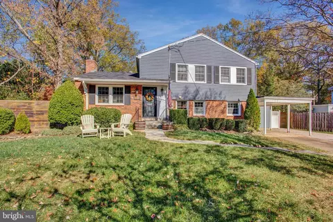 1112 Waynewood Blvd, Alexandria, VA 22308