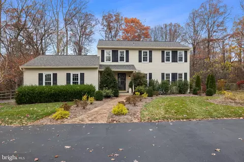 12322 Ox Hill Rd, Fairfax, VA 22033