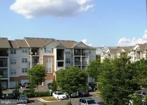12124 Garden Ridge Ln #401, Fairfax, VA 22030
