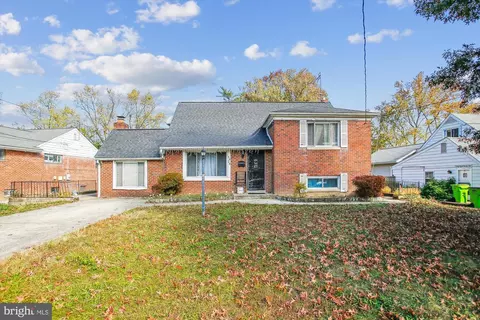 6828 Inverness Dr, Springfield, VA 22150 photo 1