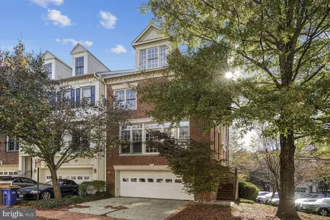 7451 Carriage Hills Dr, Mclean, VA 22102
